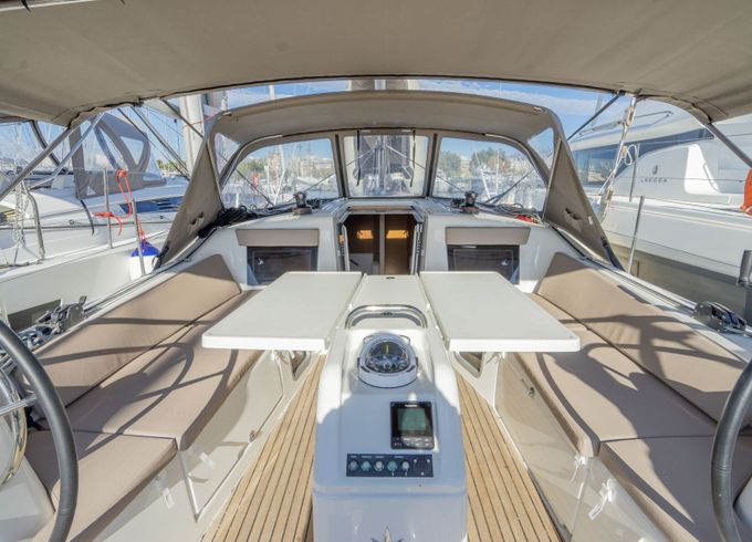Sailboat Jeanneau Sun Odyssey 410 12m