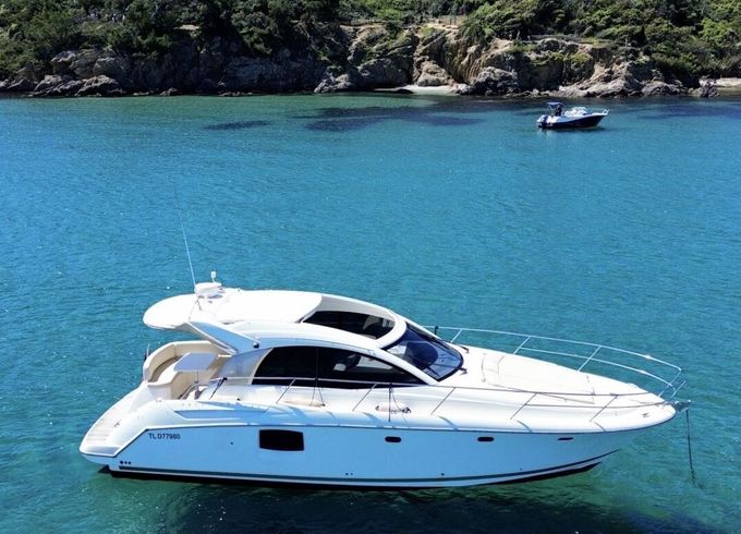 Motorboat Jeanneau Prestige 38 s 32hp