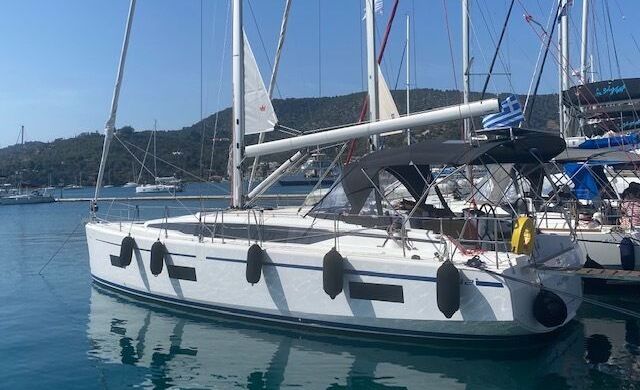 Sailboat Bavaria C42 12.38m