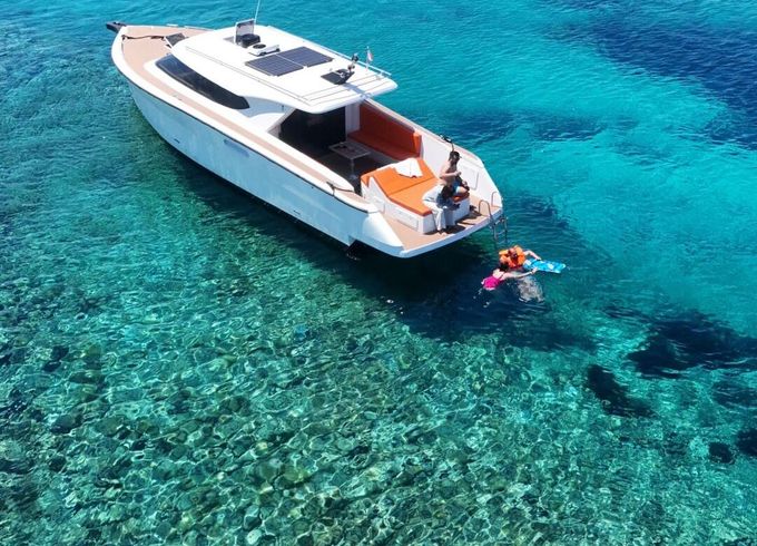 Motorboat Aqua Marine CS 45 600hp