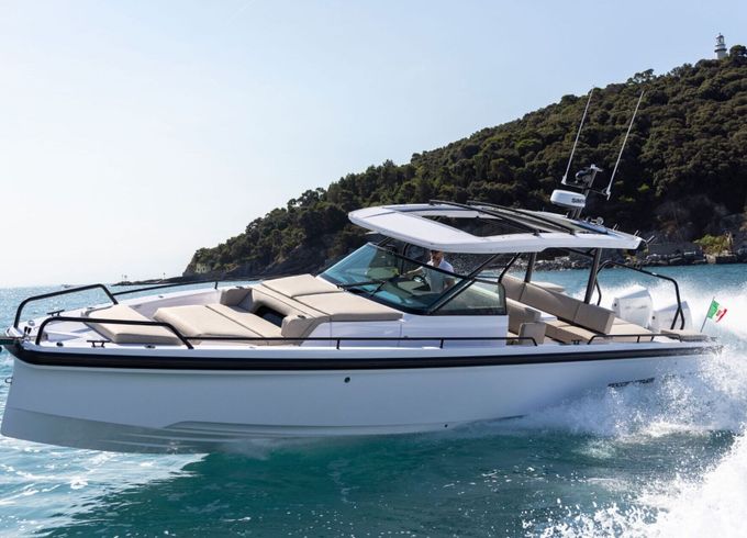 Motorboat Axopar 37 700hp