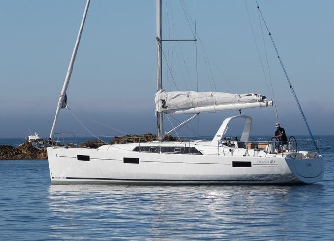 Sailboat BENETEAU OCEANIS 41.1 12.43m