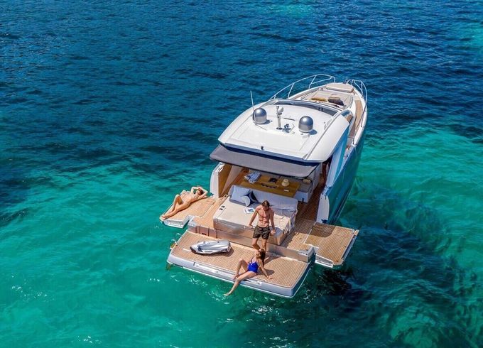 Motorboat Jeanneau DB 37 640hp