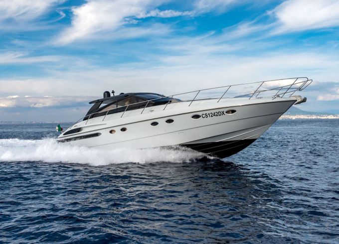 Motorboat PRINCESS V55 800hp
