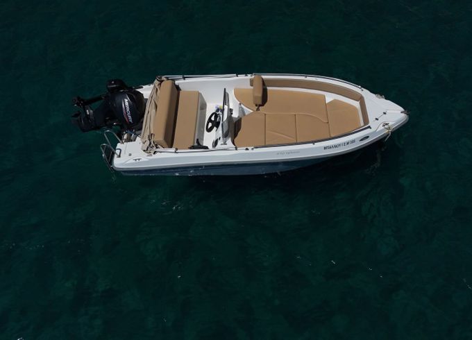 Motorboat Nireus Comfort