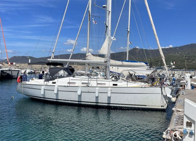 Sailboat Beneteau Cyclade 39.3 11.97m