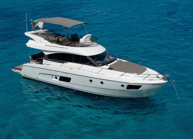 Motorboat Bavaria Virtess 420 Fly 870hp