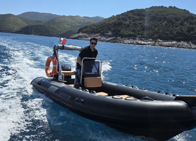 Boat without licence  Navigandoperlelba Gommone 5 mt 40hp