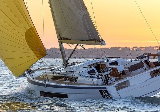Sailboat Dufour Yachts Dufour 37 - 3 cab. 10m
