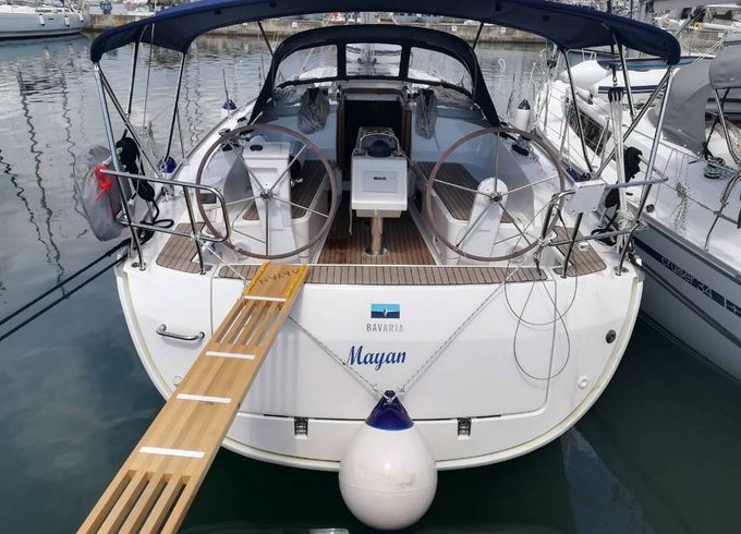 Sailboat BAVARIA CRUISER 37 11.3m