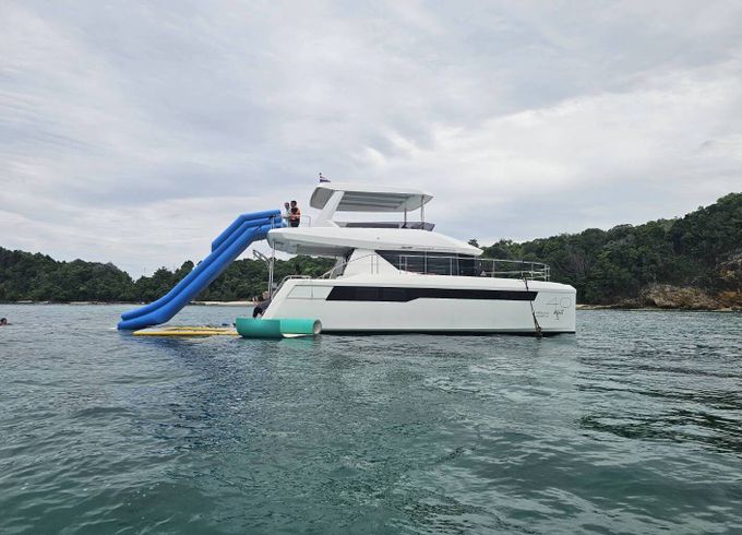 Catamaran Leopard - Robertson &amp; Caine Leopard 40 PC 12.19m