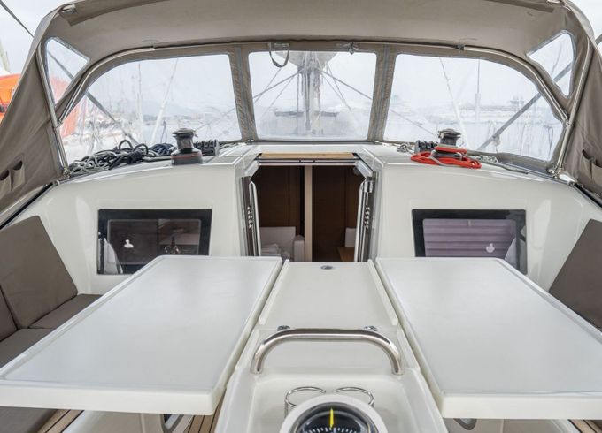 Sailboat Jeanneau Sun Odyssey 410 12m