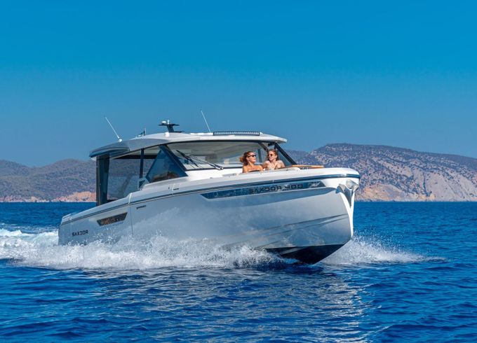 Motorboat Saxdor 400 GTO 800hp