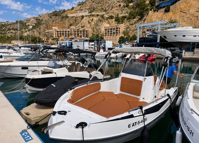 Motorboat Nireus boats Nireus 620 cl 200hp