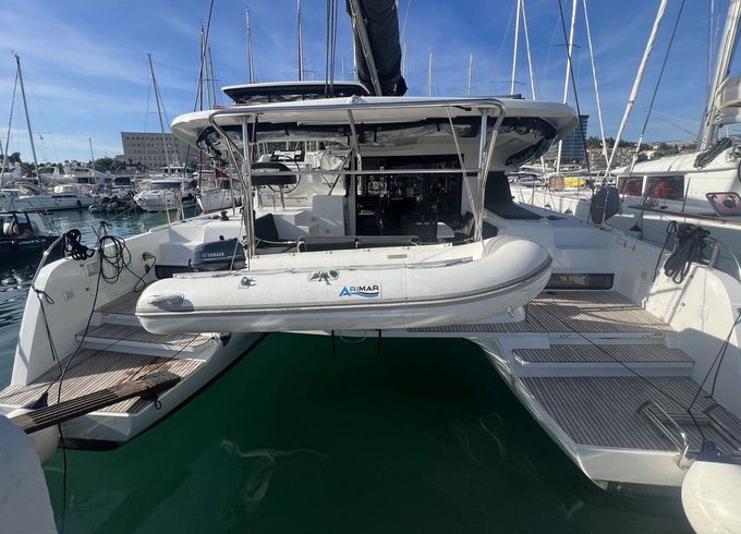 Catamaran Lagoon-Bénéteau Lagoon 42 - 4 + 2 cab. 12m
