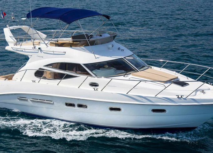 Motorboat SEALINE F 425 870hp