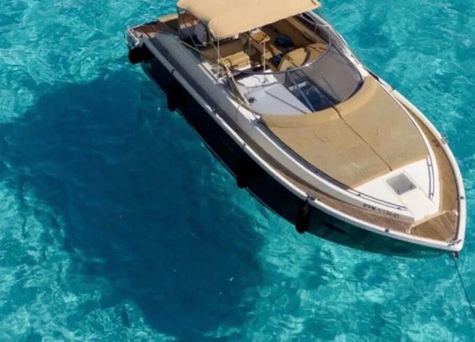 Motorboat Sealine sport 35 440hp