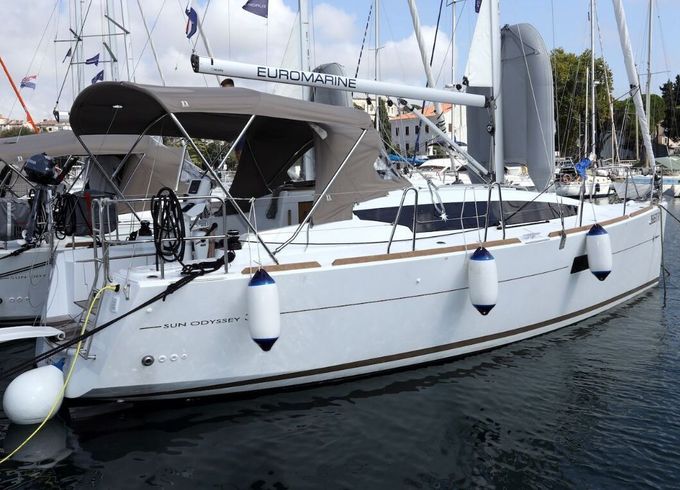 Sailboat Jeanneau Sun Odyssey 319 9.99m