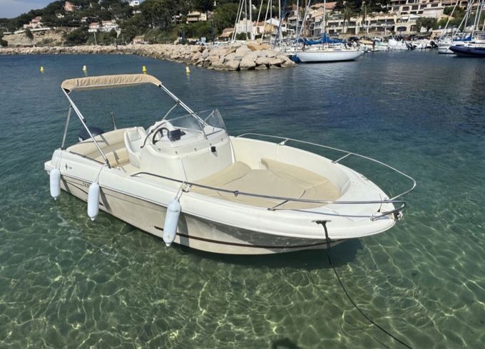 Motorboat Jeanneau Cap Camarat 5.5 Cc 100hp