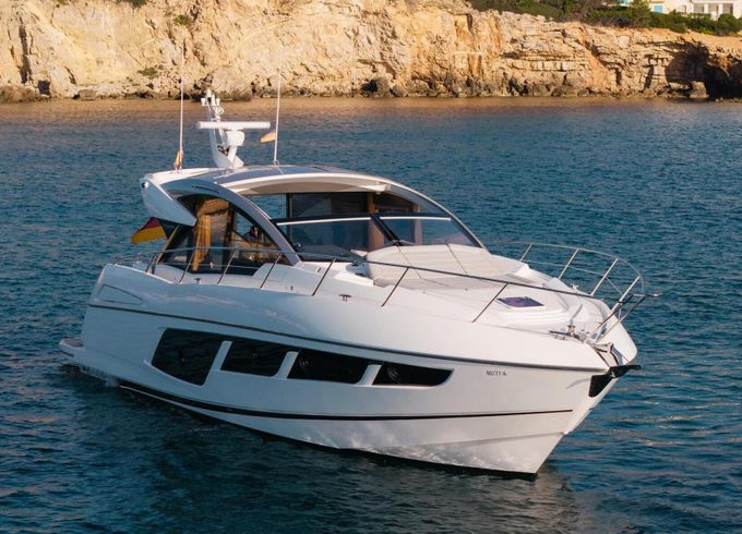 Motor yacht Sunseeker Sunseeker Predator 57 1800hp
