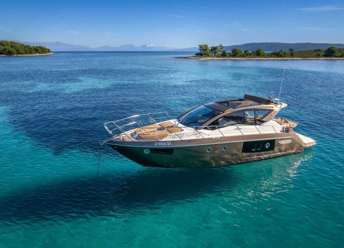 Motorboat Cranchi M 44HT 660hp