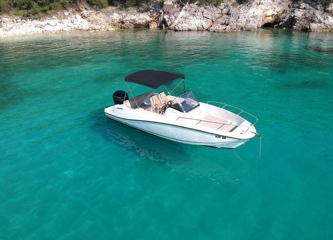 Motorboat Quicksilver Activ 675 Open 150hp