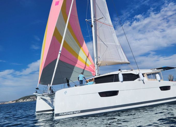 Catamaran FOUTAINE PAJOT ASTREA 42 12.4m