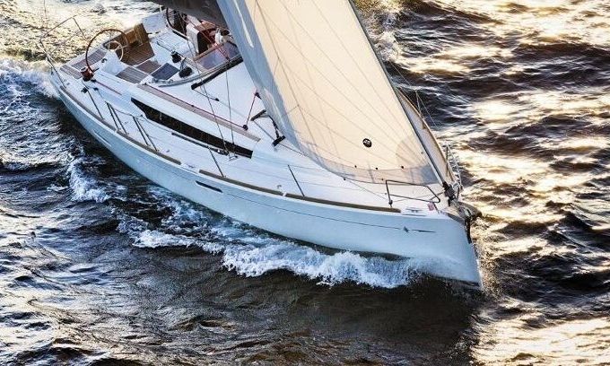 Sailboat JEANNEAU SUN ODYSSEY 389 11.75m