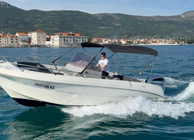Motorboat Atlantic Marine 670 200hp