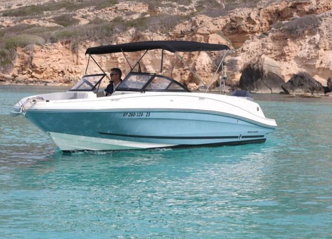 Motorboat Bayliner VR6 Bowrider 200hp