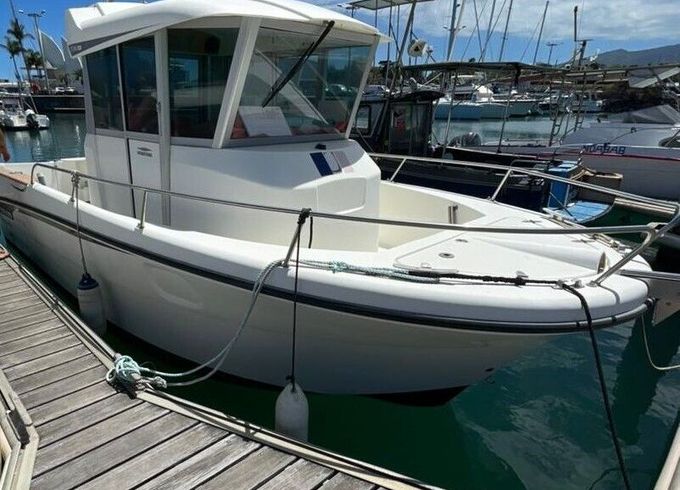 Motorboat OCQUETEAU OSTRA 700 200hp