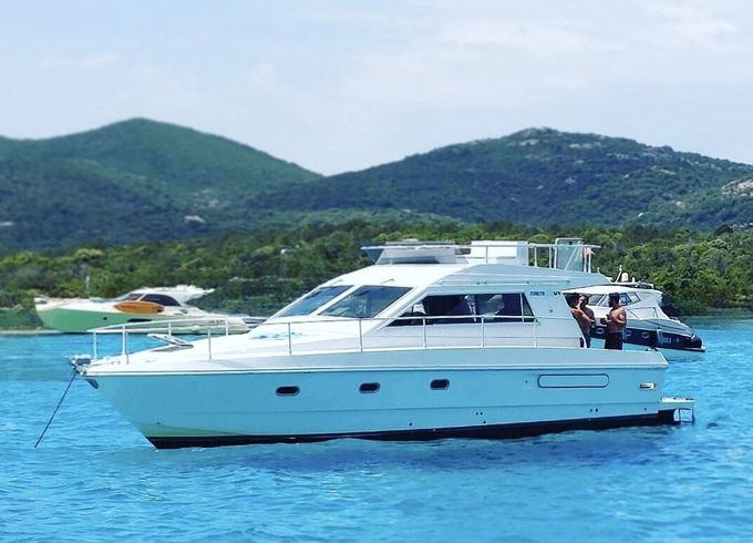 Motorboat Ferretti Fly 760hp