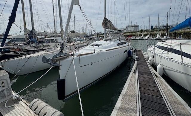 Sailboat Jeanneau Sun Odyssey 349 9.97m