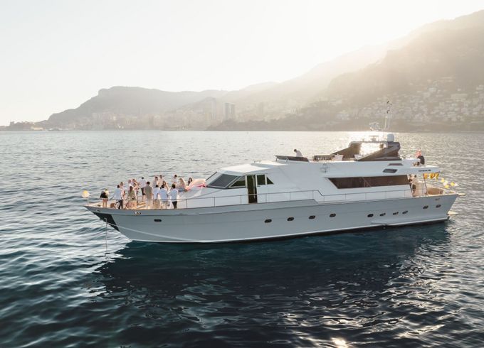 Motor yacht Canados Canados 90' 2600hp