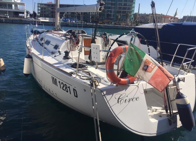 Sailboat BENETEAU FIRST 36.7 10.68m