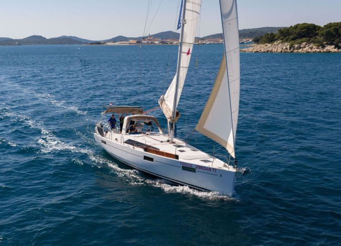 Sailboat Bénéteau Oceanis 41.1 12m