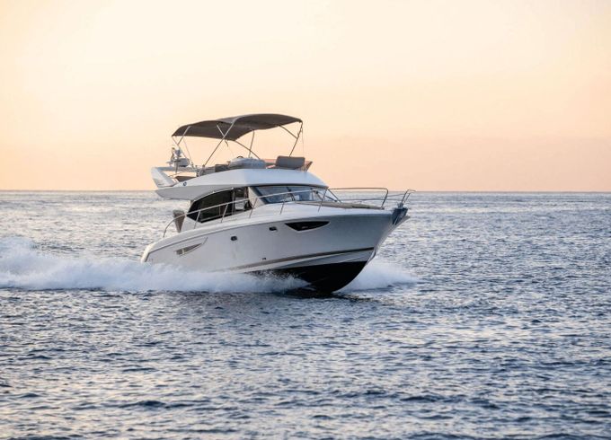 Motorboat Jeanneau Prestige 400 Fly 760hp