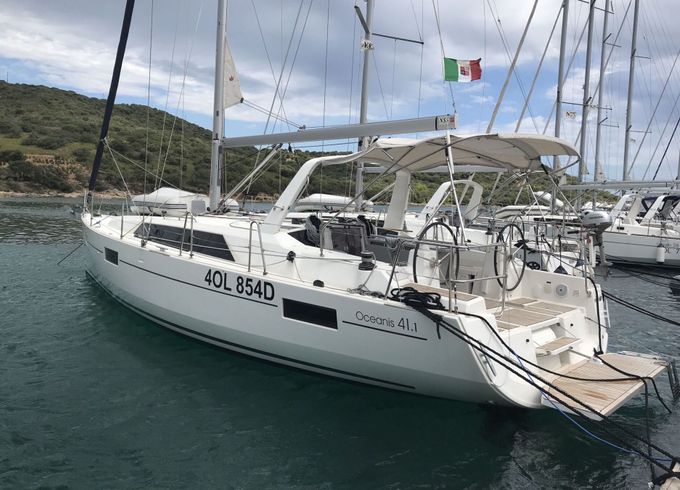 Sailboat BENETEAU OCEANIS 41.1 12.43m