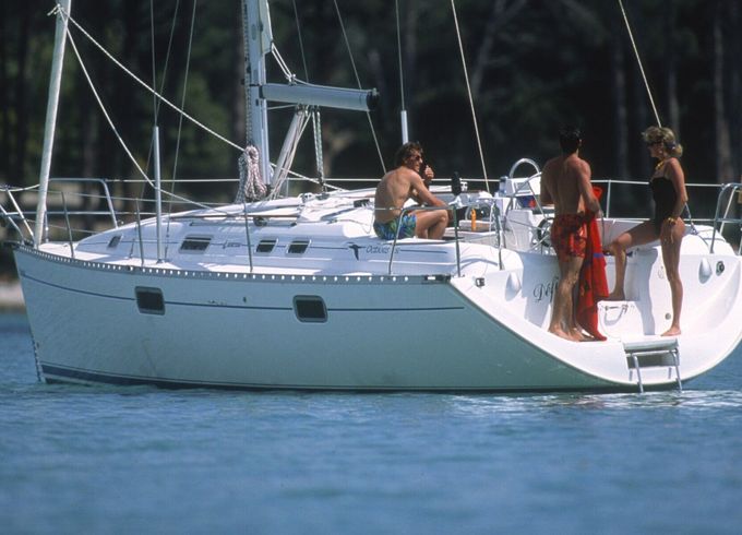 Sailboat BENETEAU OCEANIS 351 11m