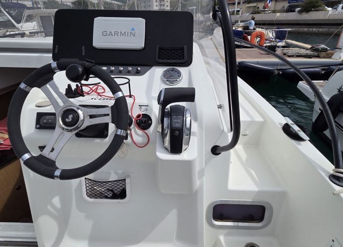 Motorboat Beneteau Flyer8 350hp