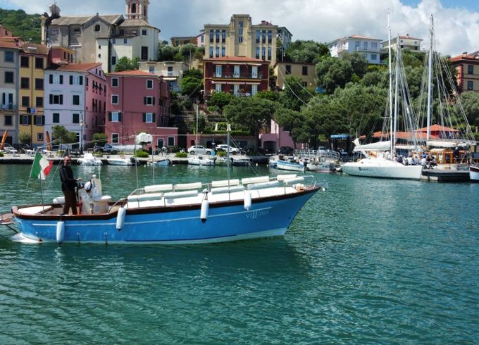 Motorboat Mini cruise Portovenere &amp; 5 terre Gozzo 150hp