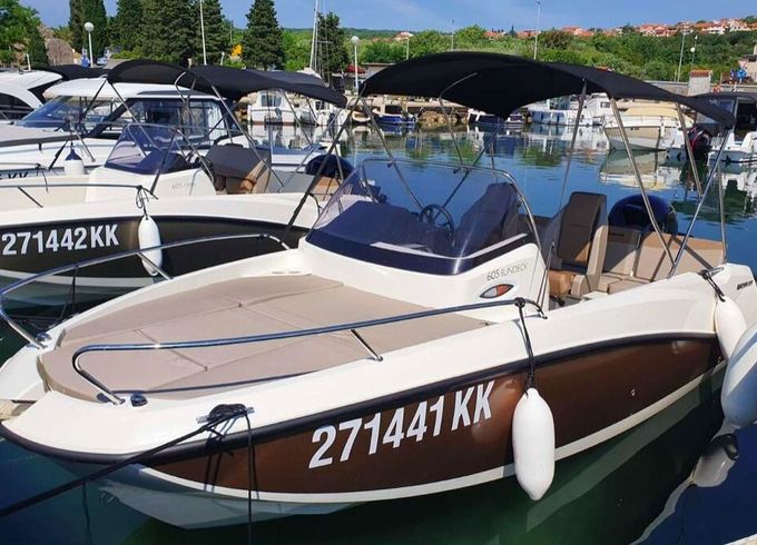 Motorboat Quicksilver Activ 605 Sundeck 150hp
