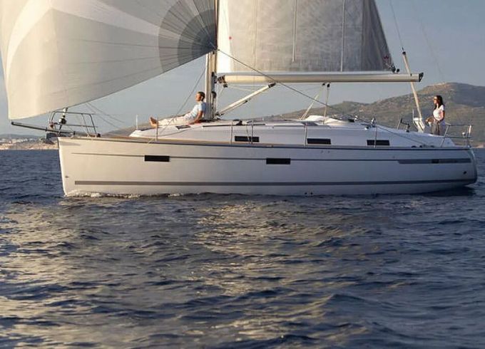 Sailboat BAVARIA CRUISER 36 11.3m