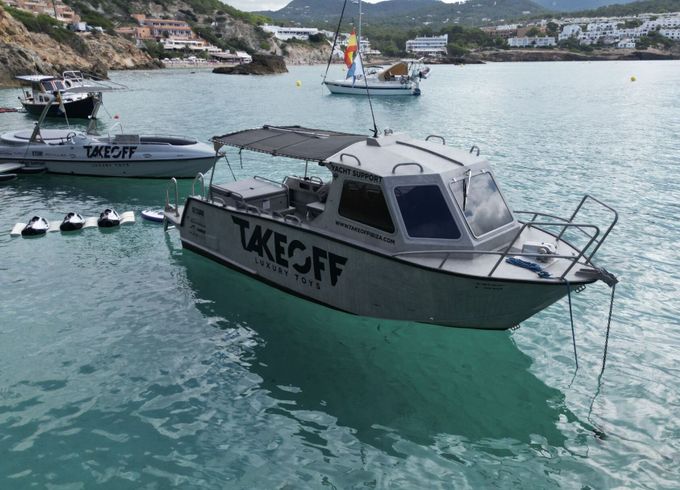 Motorboat x x 300hp