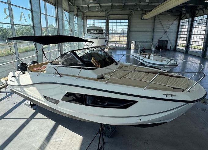 Motorboat quicksilver active 875 sundeck 300hp