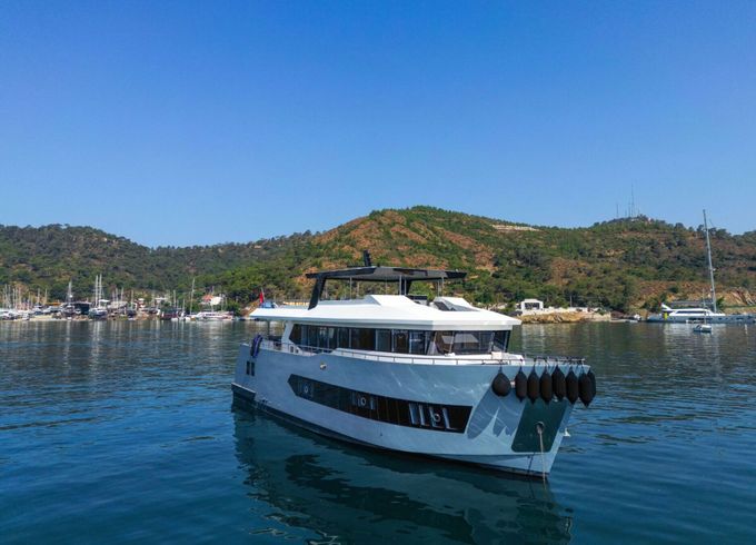 Motor yacht Alfa 2025 550hp