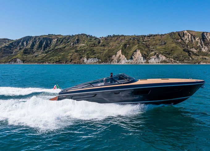Motorboat Itama 40 900hp
