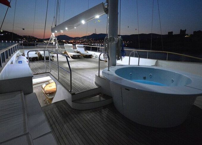 Gulet Luxury Gulet With Jakuzi Mr. Şükrü - 100 ft 30m