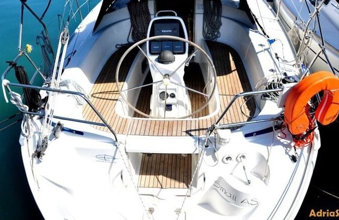 Sailboat Bavaria Bavaria 33 Cruiser 10.65m