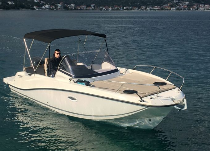 Motorboat Quicksilver Activ 675 Sundeck 150hp